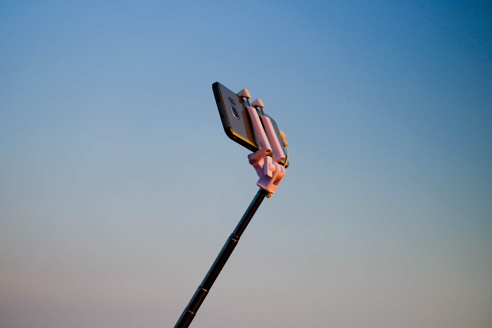 Read more about the article The Selfie Stick: Redefining the Way We Capture Moments